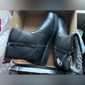 Weatherproof Black Leather Boots
